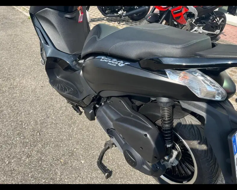 Piaggio Beverly 300 i.e. Police ABS-ASR (2017 - 20) (12)