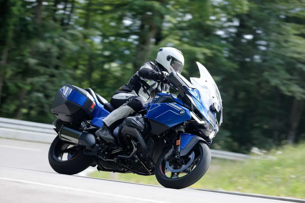 BMW R 1300 RT - il TEST! è davvero più sportiva o è ancora la gt di riferimento? [VIDEO]