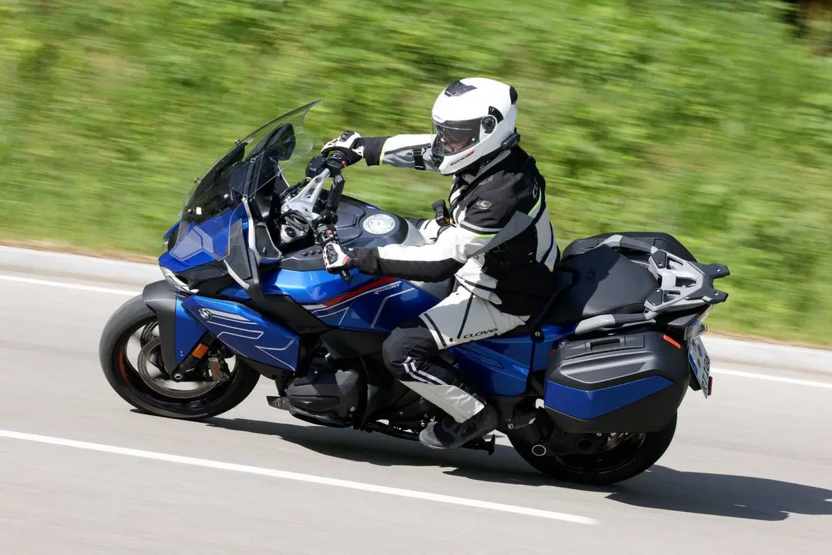 BMW R 1300 RT - il TEST! è davvero più sportiva o è ancora la gt di riferimento? [VIDEO] (3)