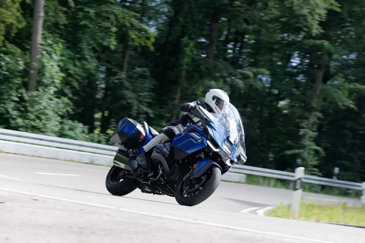 BMW R 1300 RT - il TEST! è davvero più sportiva o è ancora la gt di riferimento? [VIDEO] (4)