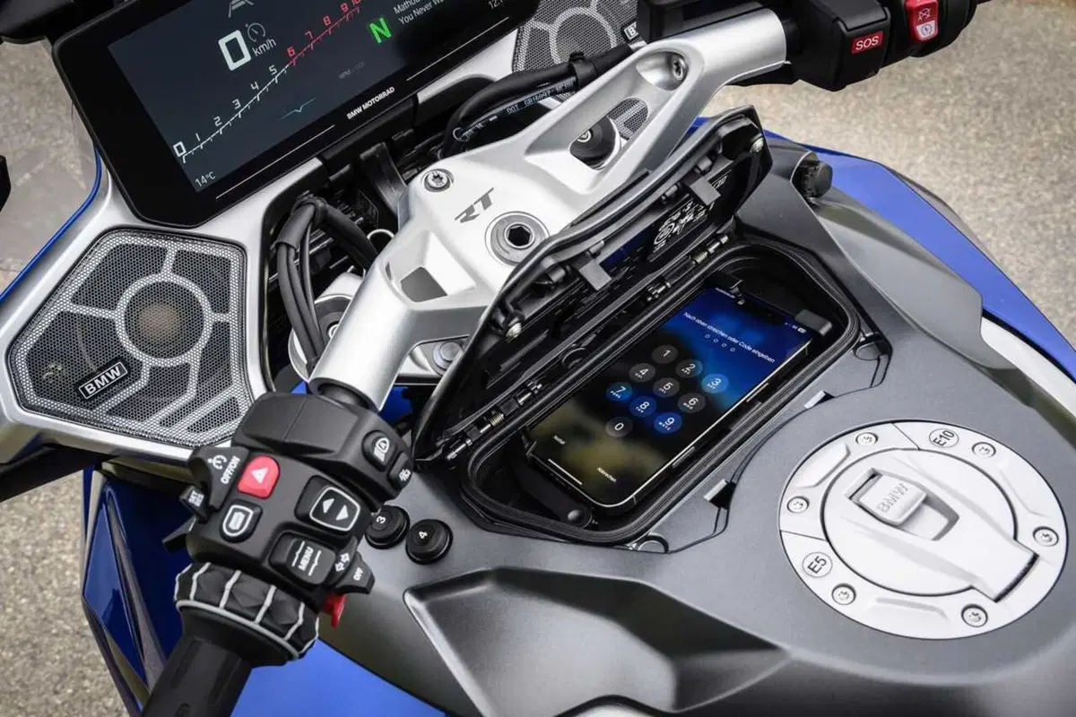 BMW R 1300 RT - il TEST! è davvero più sportiva o è ancora la gt di riferimento? [VIDEO] (35)