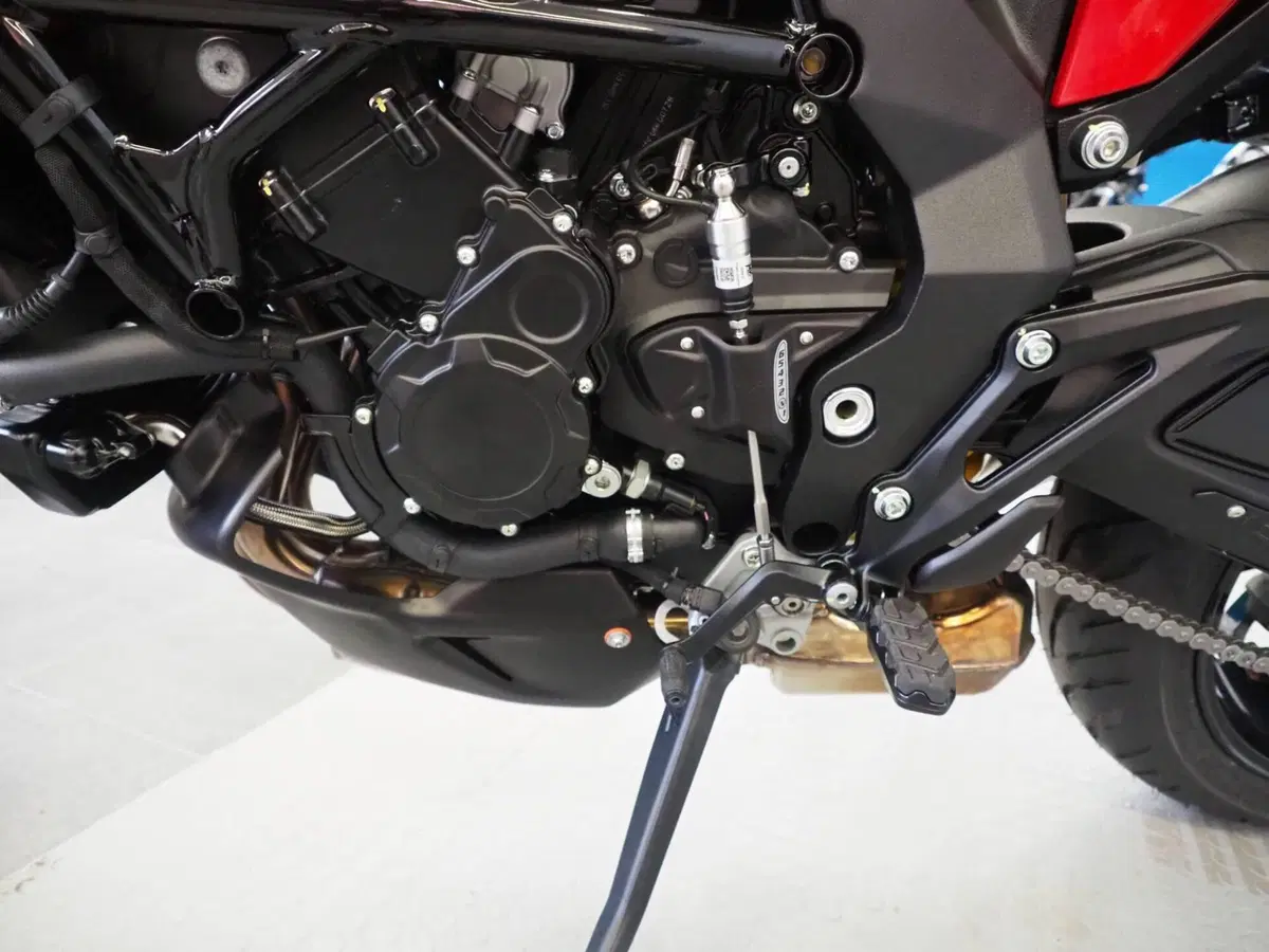 MV Agusta Turismo Veloce 800 R (2023 - 26) (9)