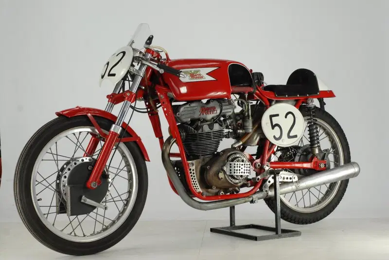 Quota 200.000 con la Moto Morini 175 Bialbero
