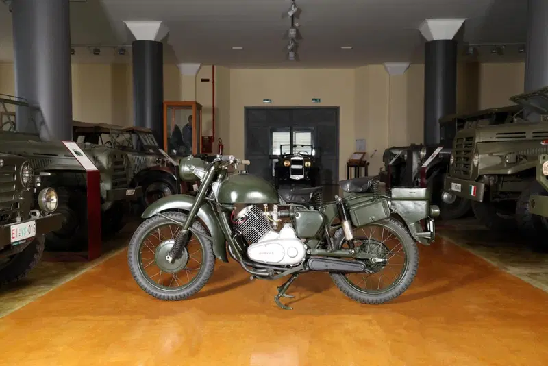La Moto Guzzi 350 del 1957, tessera n. 300.000