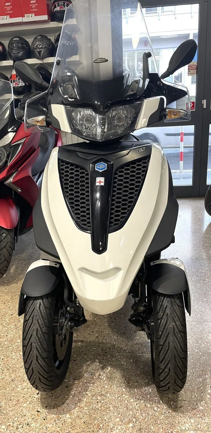 Piaggio Mp3 300 ie Sport/Business (2018 - 19) (2)