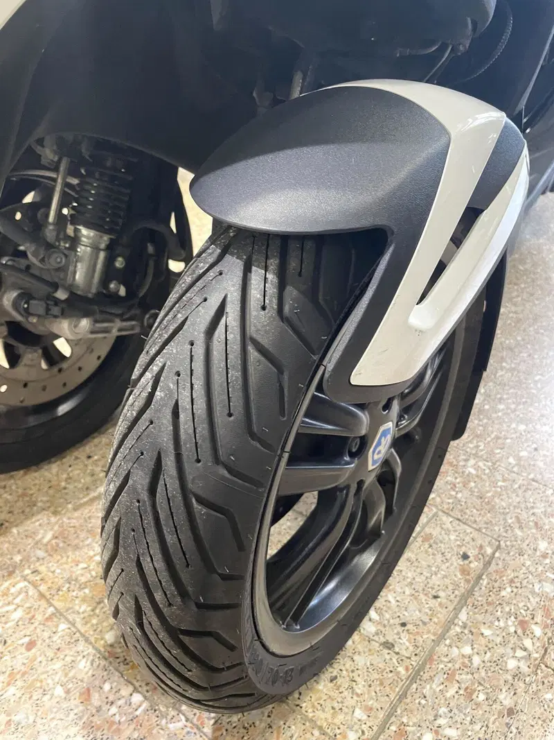 Piaggio Mp3 300 ie Sport/Business (2018 - 19) (7)