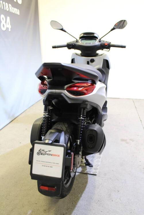Piaggio Beverly 300 Hpe (2021) (5)