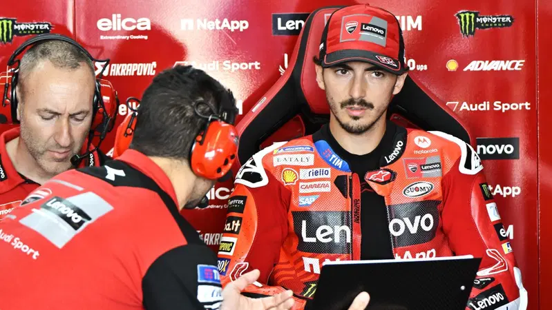MotoGP 2025. GP di Spagna ad Aragon. Pecco Bagnaia: "Marc Marquez guida la GP25 sottosterzando, a me non riesce. Forcella nuova? Differenza quasi nulla"