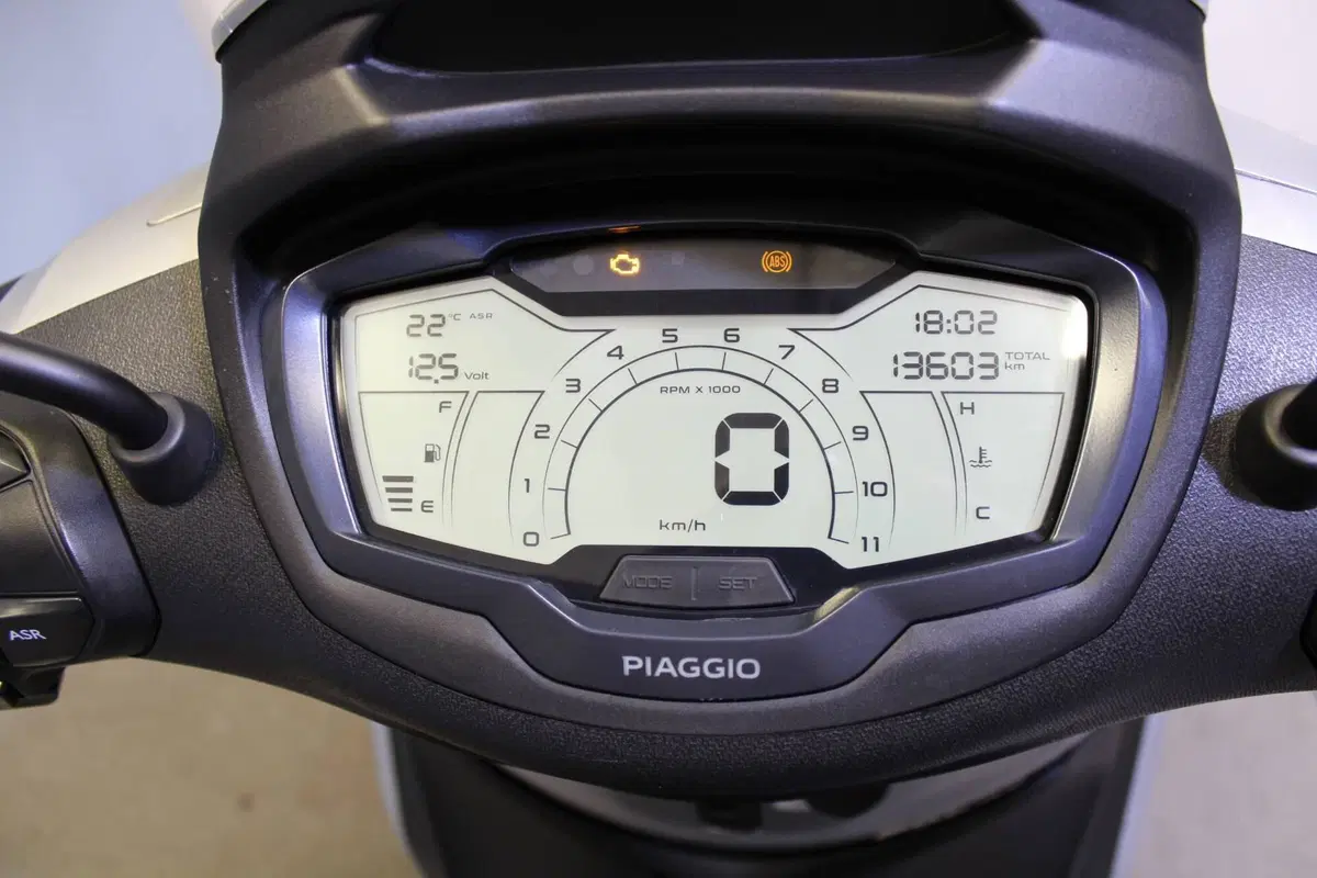 Piaggio Beverly 300 Hpe (2021) (3)