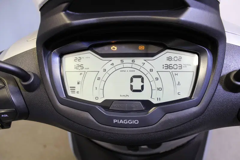 Piaggio Beverly 300 Hpe (2021) (3)