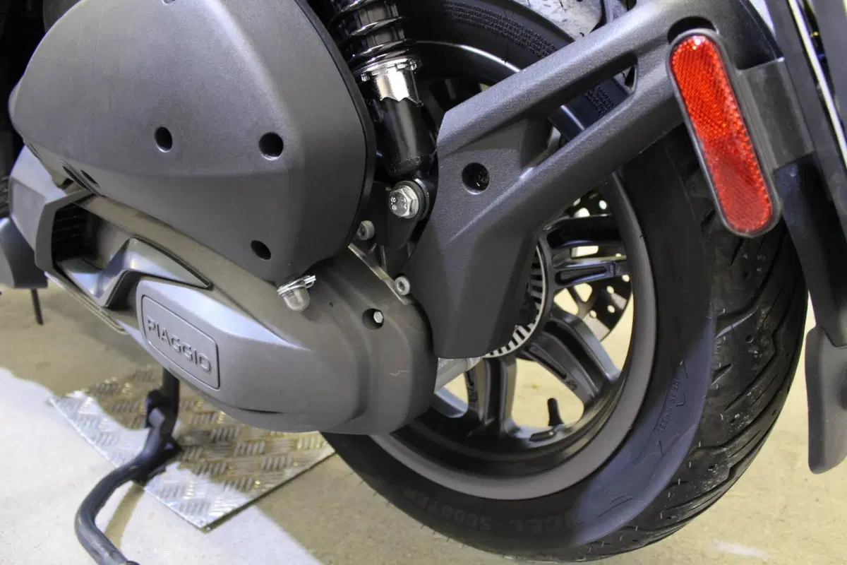 Piaggio Beverly 300 Hpe (2021) (15)