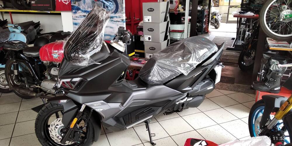 Sym ADX 300 (2024 - 25) (2)