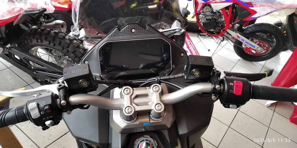 Sym ADX 300 (2024 - 25) (3)