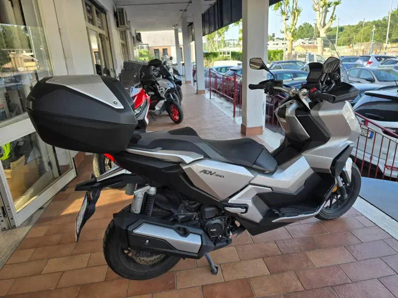 Honda ADV 350 (2022 - 24) (8)
