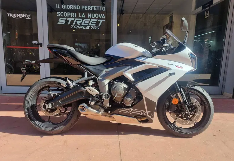 Triumph Daytona 660 (2024 - 26) (2)
