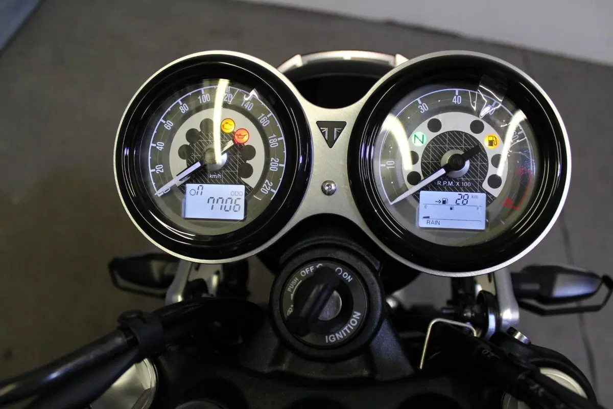 Triumph Speed Twin 1200 (2019 - 20) (3)