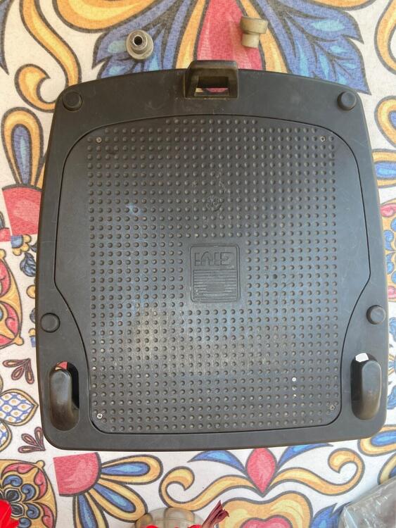 Piastra più porta baule BMW