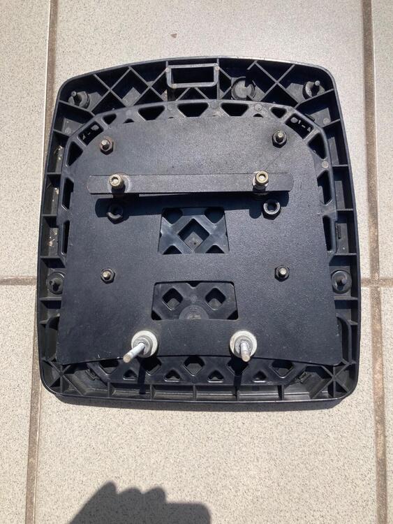 Piastra più porta baule BMW (2)