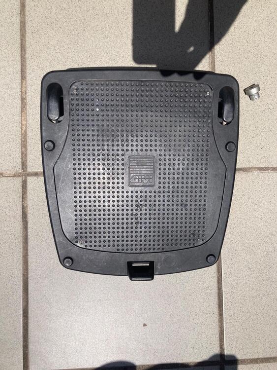 Piastra più porta baule BMW (3)