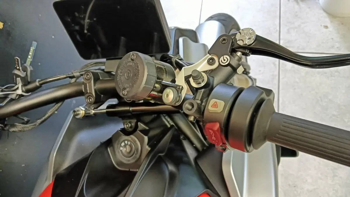 QJ Motor SRK 900 (2025 - 26) (13)