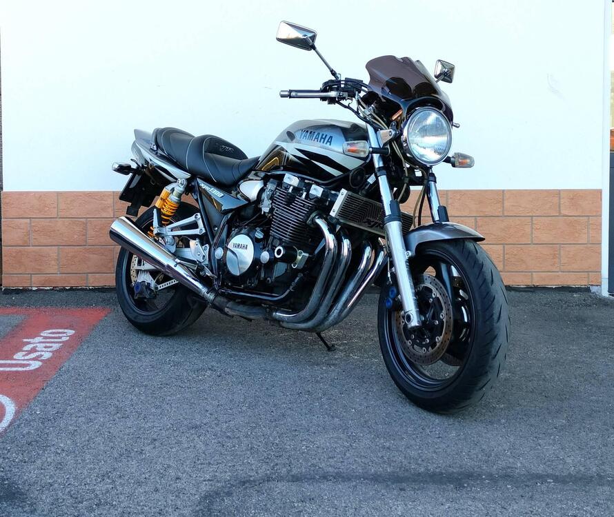 Yamaha XJR 1300 (2002 - 06) (3)