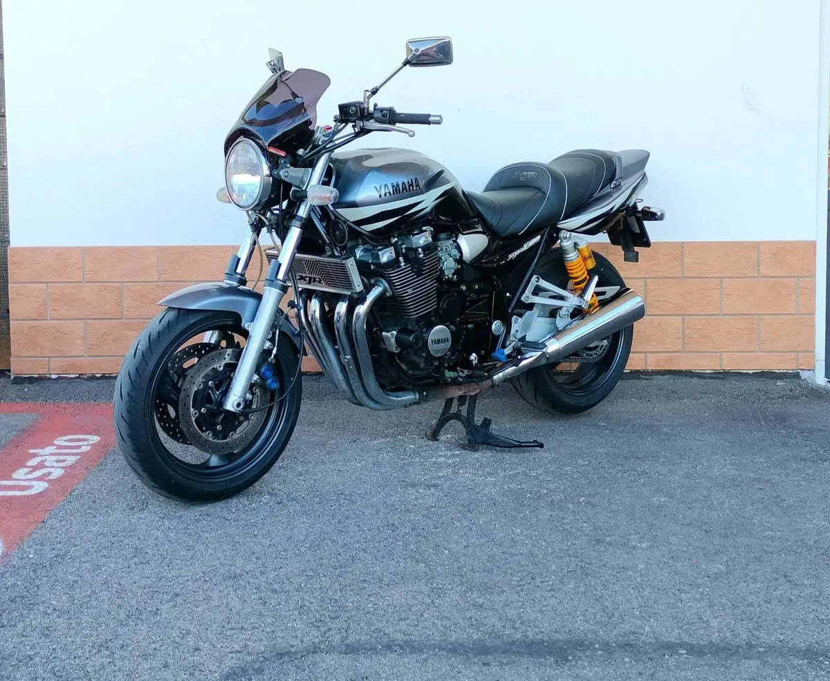 Yamaha XJR 1300 (2002 - 06) (2)