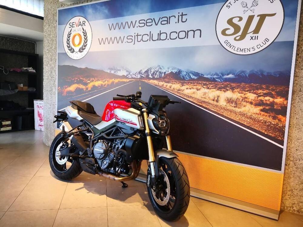 QJ Motor SRK 900 (2025) (3)