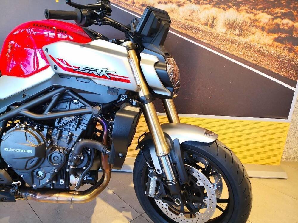 QJ Motor SRK 900 (2025) (4)