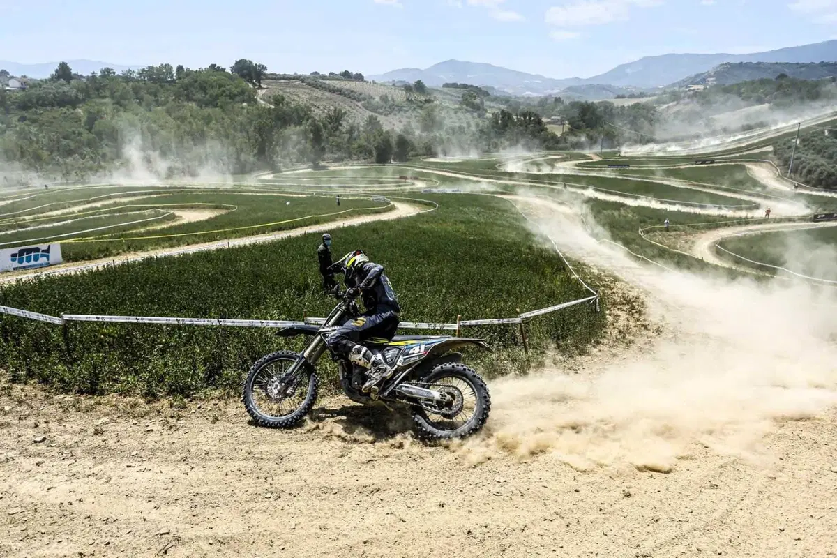 Enduro. Assoluti #8. D2. Bis di Verona. Ancora duello con Pichon. Elgari e Pavoni Campioni  (4)