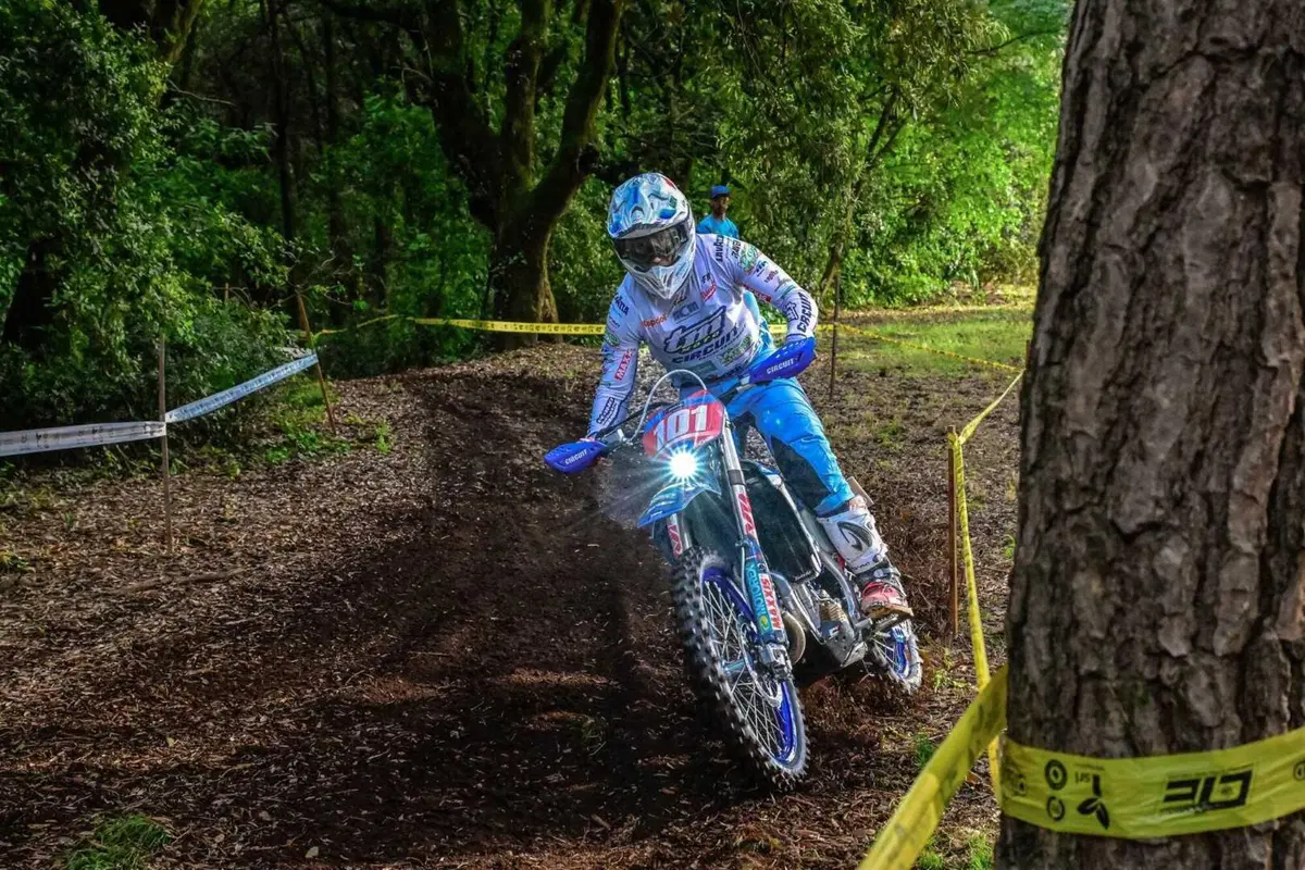 Enduro. Assoluti #8. D2. Bis di Verona. Ancora duello con Pichon. Elgari e Pavoni Campioni  (9)