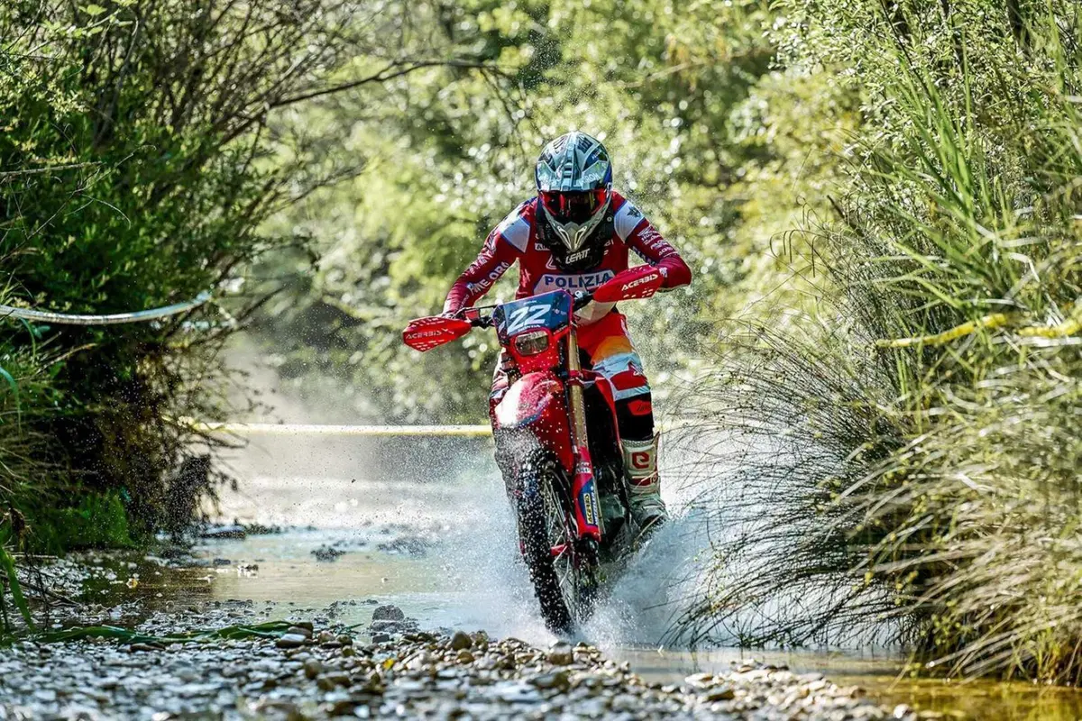 Enduro. Assoluti #8. D2. Bis di Verona. Ancora duello con Pichon. Elgari e Pavoni Campioni  (12)