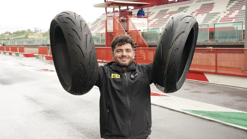 Test gomme moto. Michelin Power 6 vs Power GP2: quale scelgo? [VIDEO &amp; GALLERY]