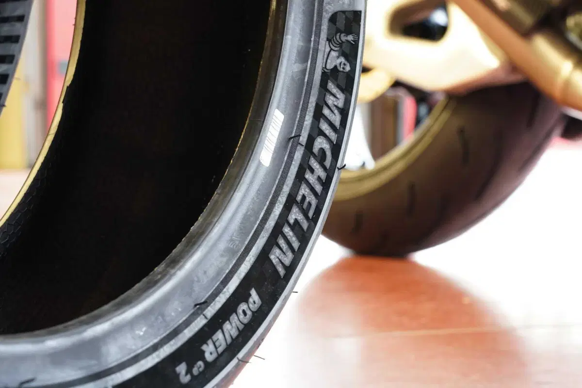 Test gomme moto. Michelin Power 6 vs Power GP2: quale scelgo? [VIDEO & GALLERY] (5)