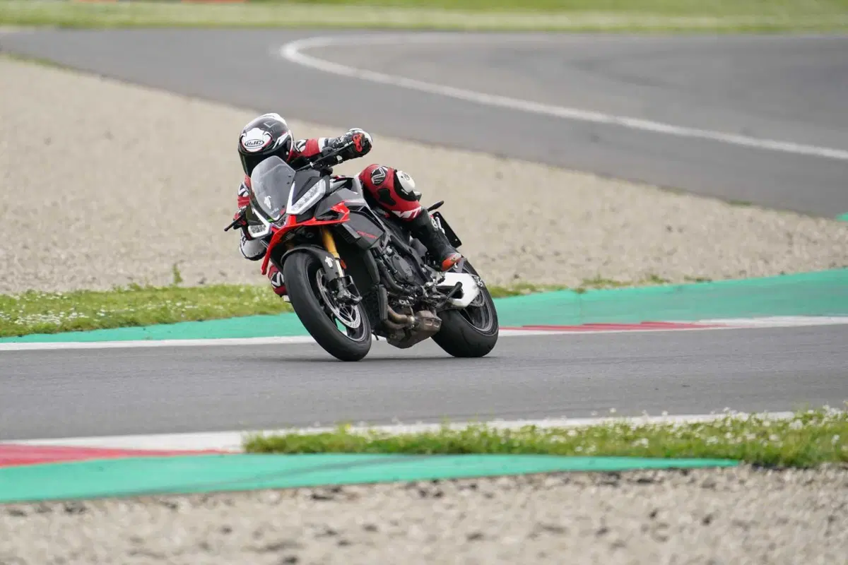 Test gomme moto. Michelin Power 6 vs Power GP2: quale scelgo? [VIDEO & GALLERY] (13)