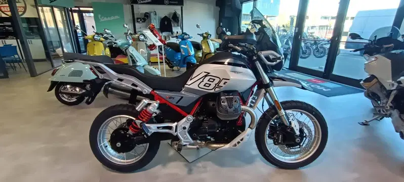 Moto Guzzi V85 TT (2024 - 26) (4)