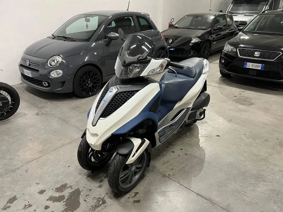 Piaggio Mp3 300 ie Yourban ERL (2011 - 17) (2)