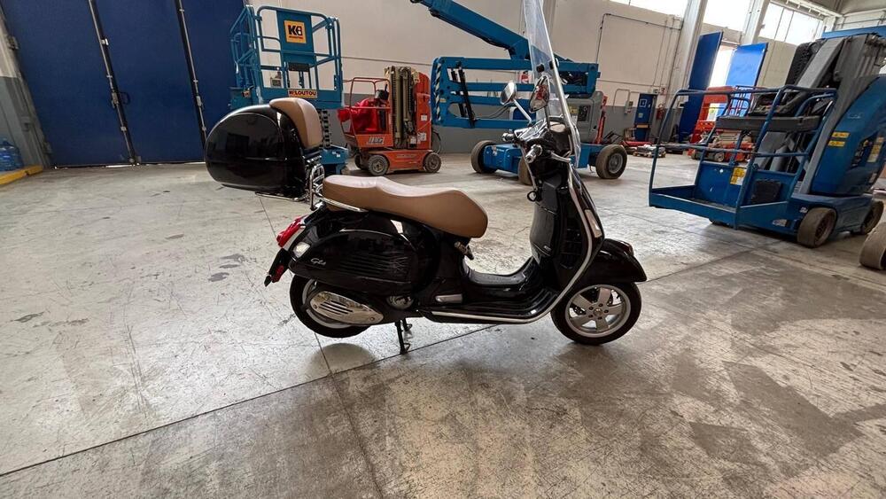 Vespa GTS 300 (2017 - 18) (2)