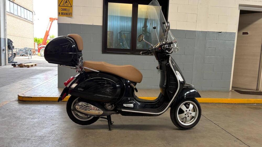 Vespa GTS 300 (2017 - 18) (3)