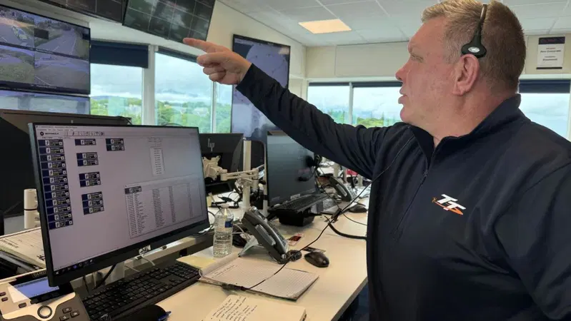 L'uomo pi&ugrave; potente del Tourist Trophy: intervista esclusiva a Gary Thompson - Clerk of the Course [VIDEO]