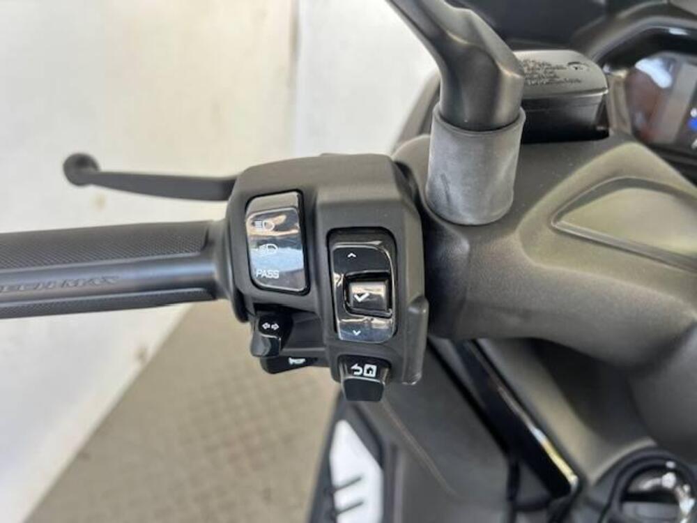 Yamaha X-Max 300 Tech Max (2021 - 24) (5)