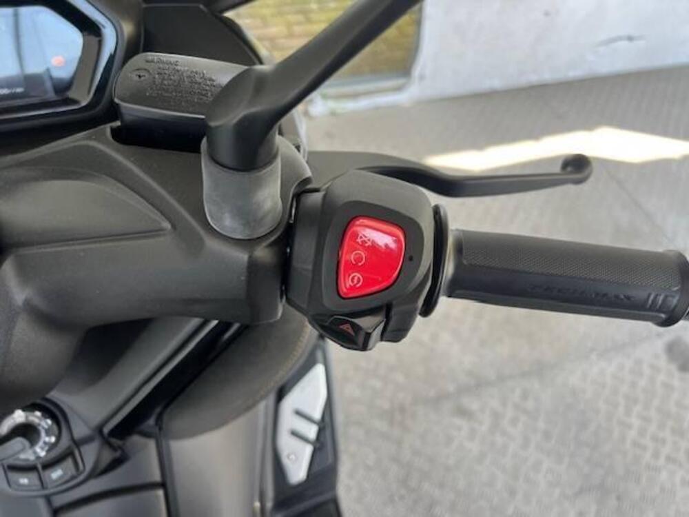 Yamaha X-Max 300 Tech Max (2021 - 24) (4)