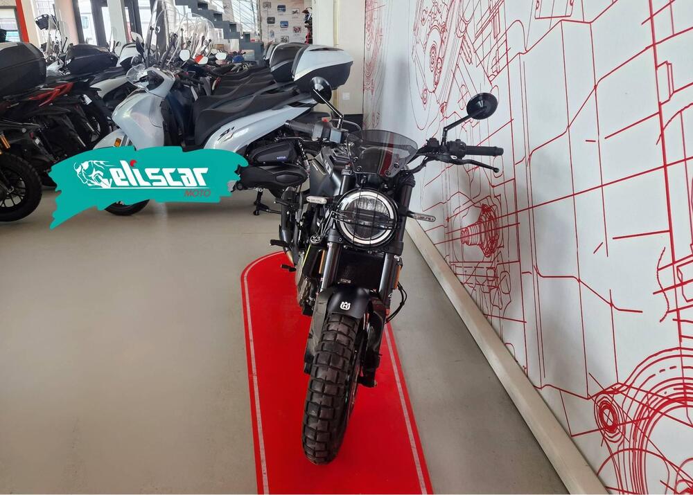 Husqvarna Svartpilen 401 (2021 - 23) (3)