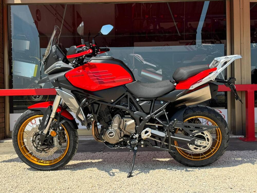 QJ Motor SRT 700 SX (2025)