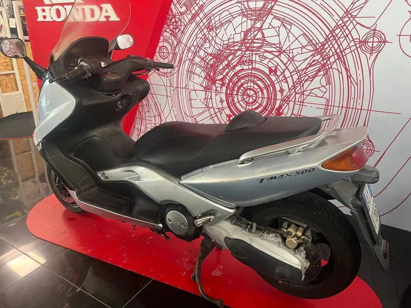 Yamaha T-Max 500 (2001 - 03) (3)