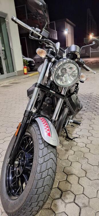 Moto Guzzi V9 Bobber (2016 - 18) (5)