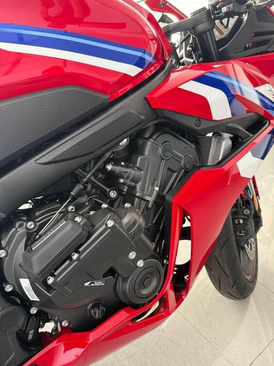 Honda CBR 650 R E-Clutch (2024 - 26) (2)
