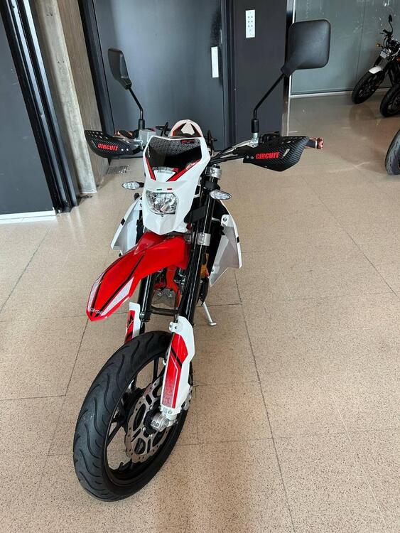 Swm SM 125 R (2022 - 25) (3)