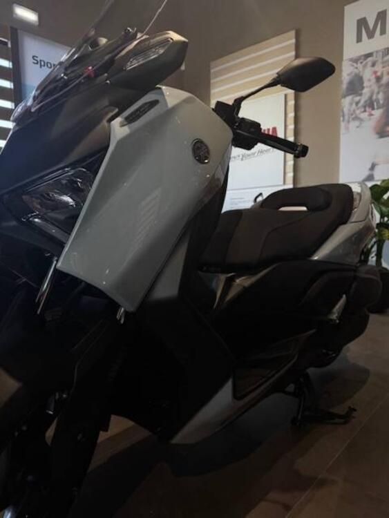 Yamaha X-Max 300 Tech Max (2025) (3)