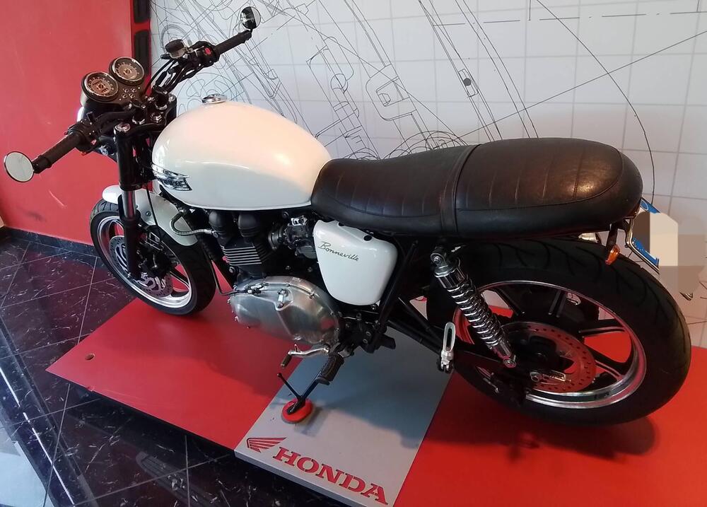 Triumph Bonneville SE (2009 - 13) (3)