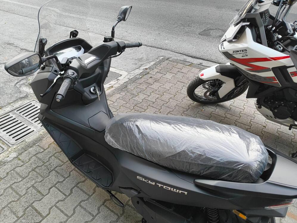Kymco Skytown 125i (2024 - 25) (4)